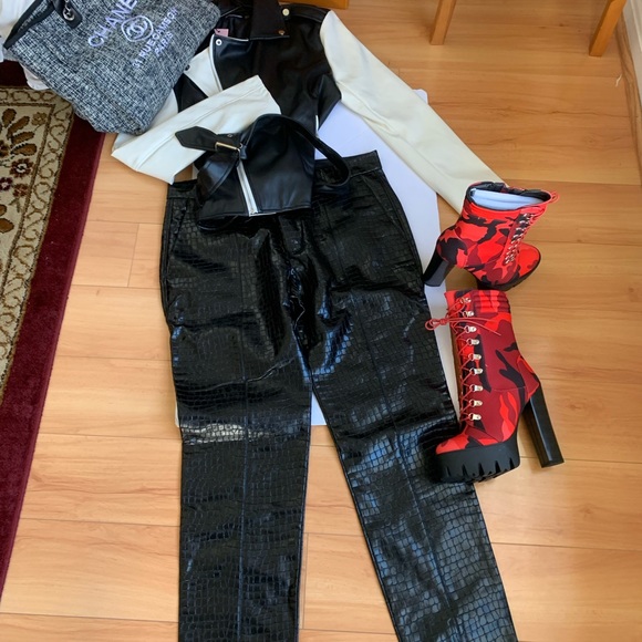 Black and White moto - Picture 4 of 7